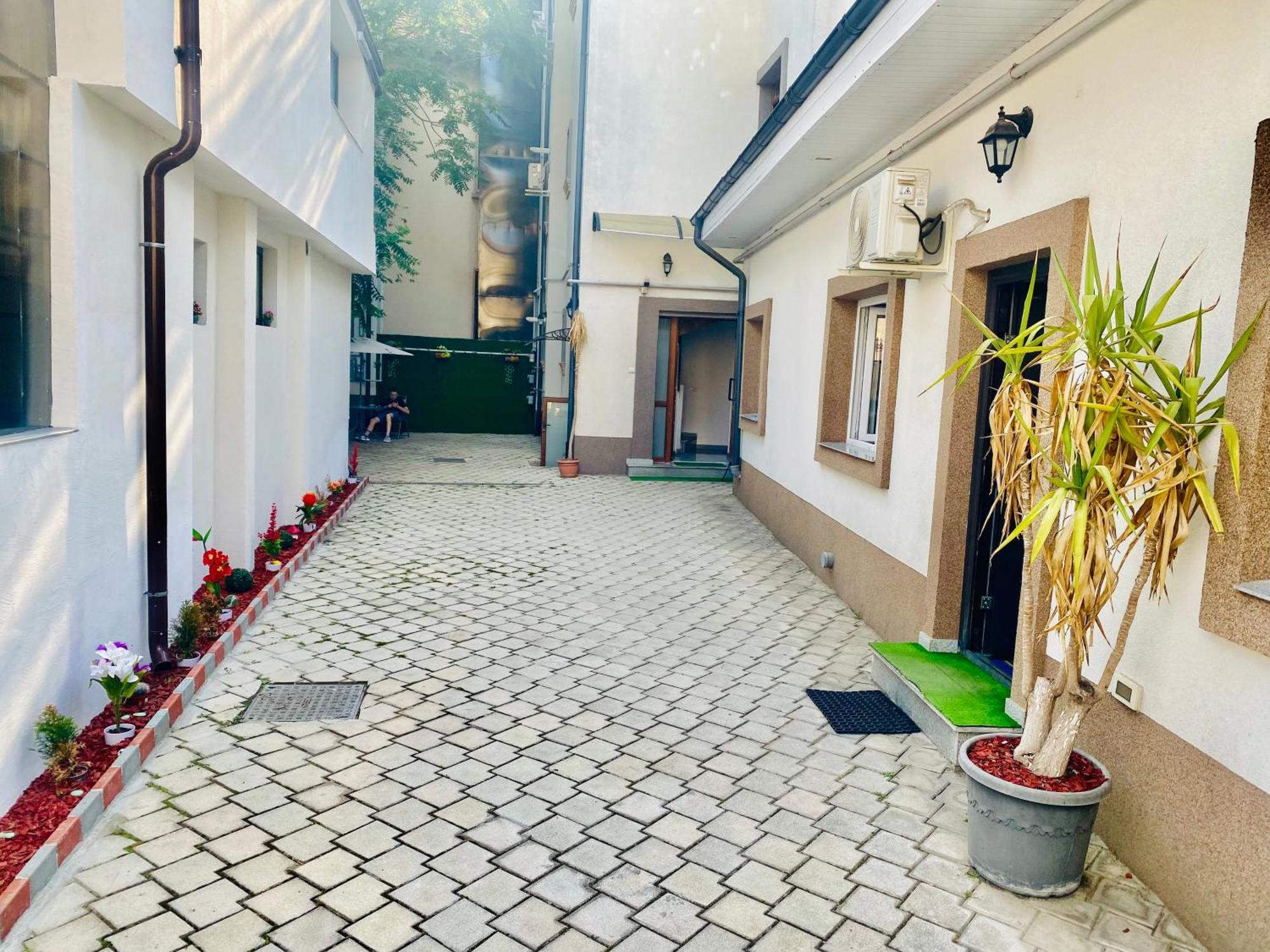 Cazan House Hostel Bucharest Exterior photo
